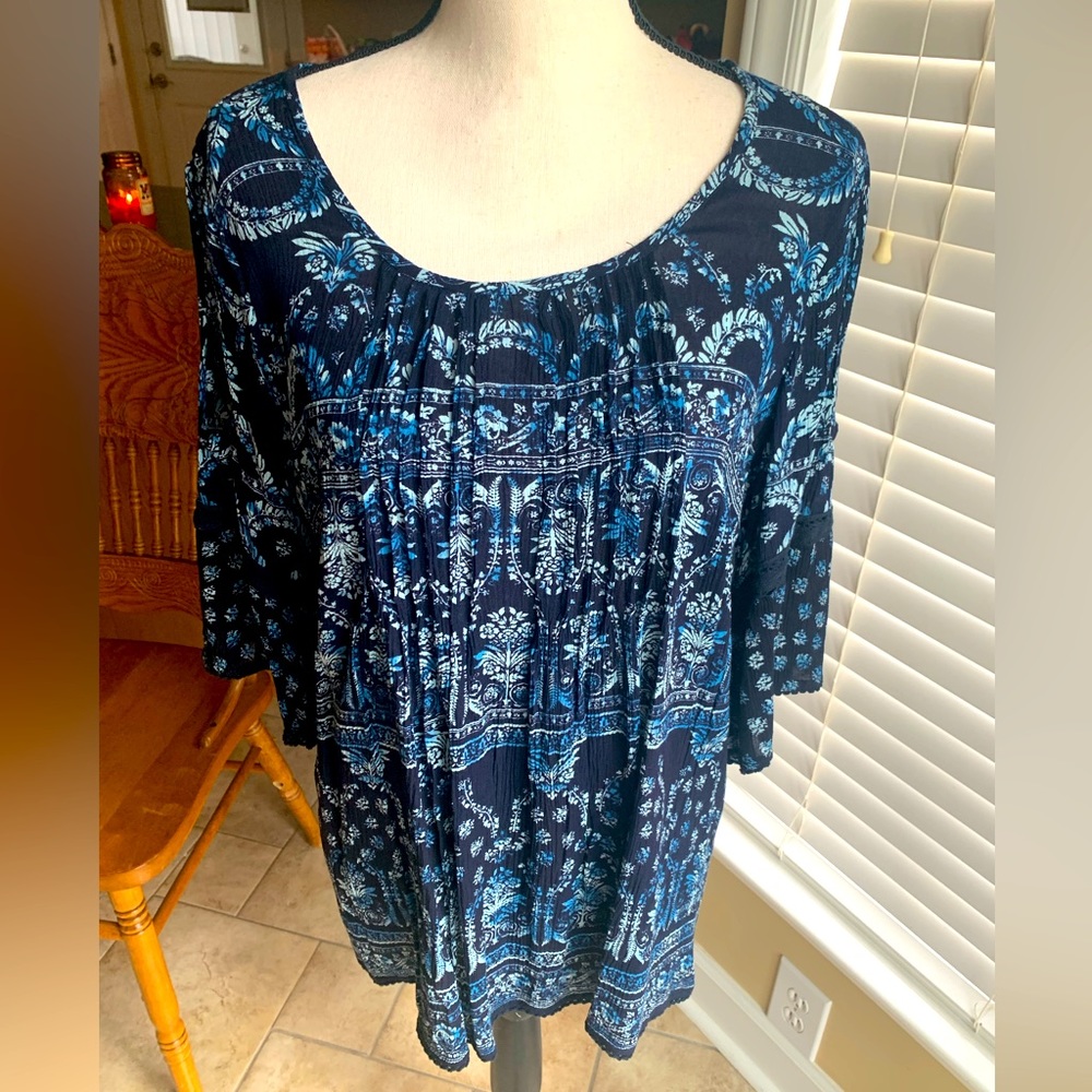 NWT Women’s Bill Navy Design Top